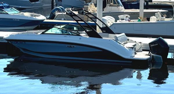 2022 Sea Ray SDX 250 Outboard