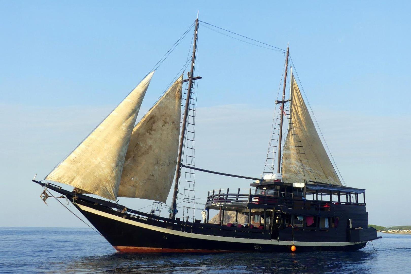 2002 Phinisi Custom