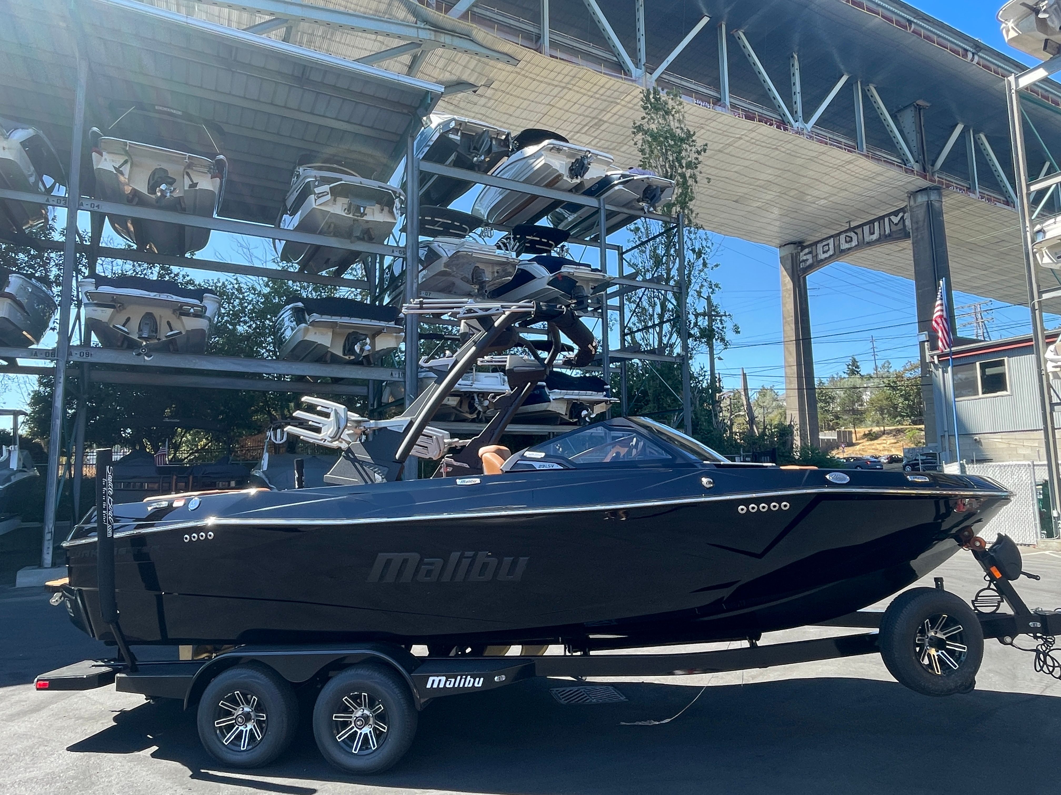 2025 Malibu 23 LSV