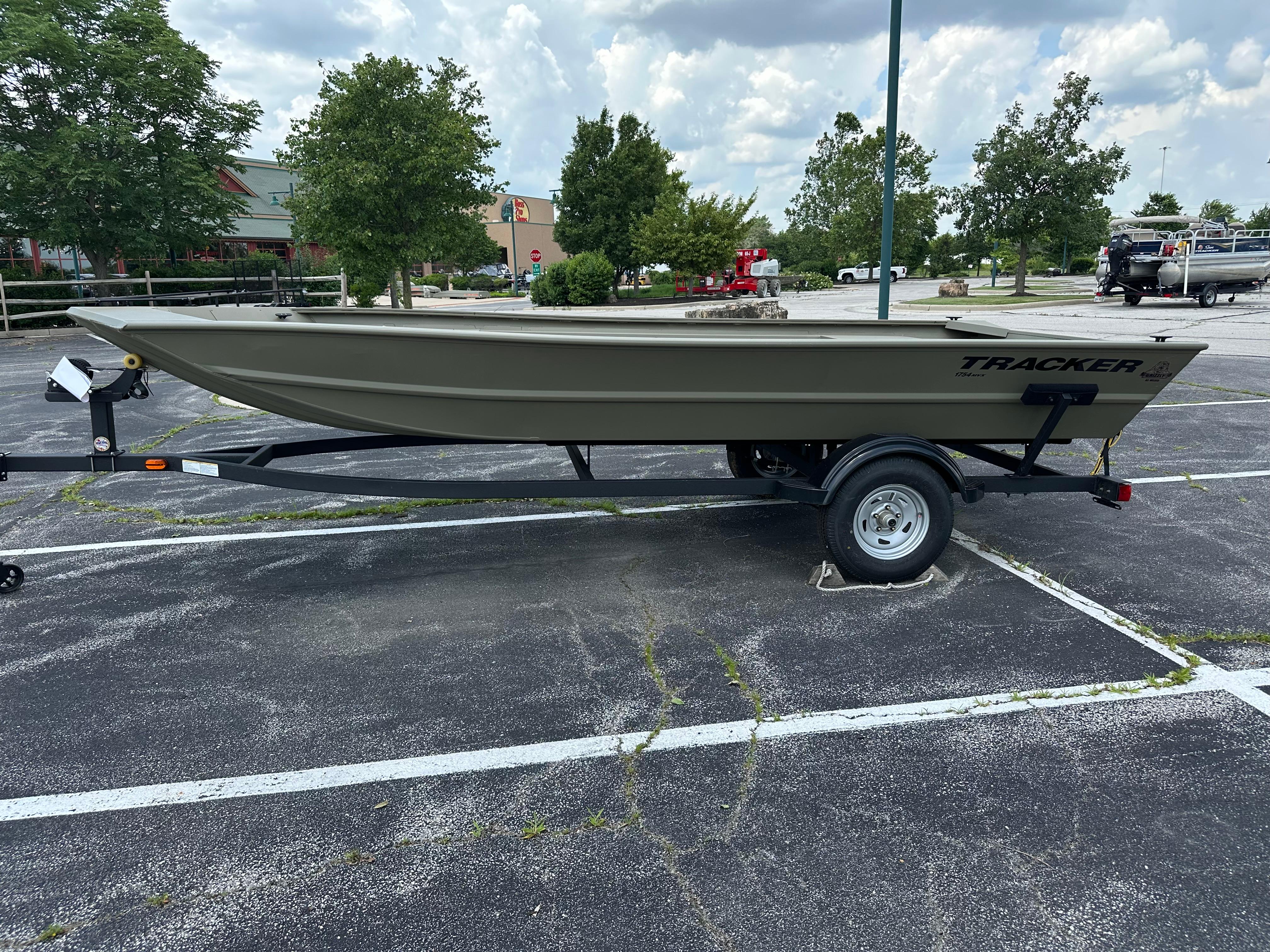 2025 Tracker Grizzly 1754 Jon