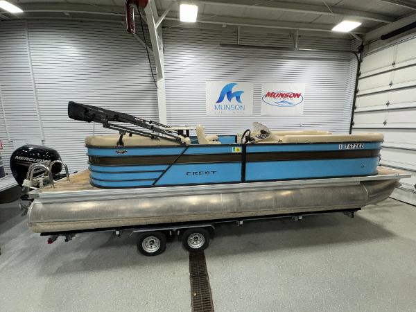 2019 Crest III 240 SLE