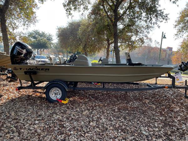 Tracker Grizzly 1754 SC 2024 Tracker Grizzly 1754 SC boat on a trailer in a wooded area.