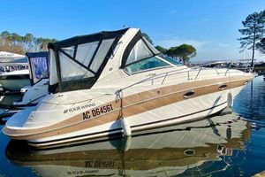 Four Winns 318 Vista 2008 Four Winns 318 Vista boat docked on calm water, featuring sleek design and canopy.