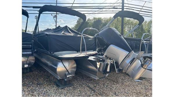 Avalon 2585 CAT RJL 2024 Avalon 2585 CAT RJL pontoon boat with outboard motor.