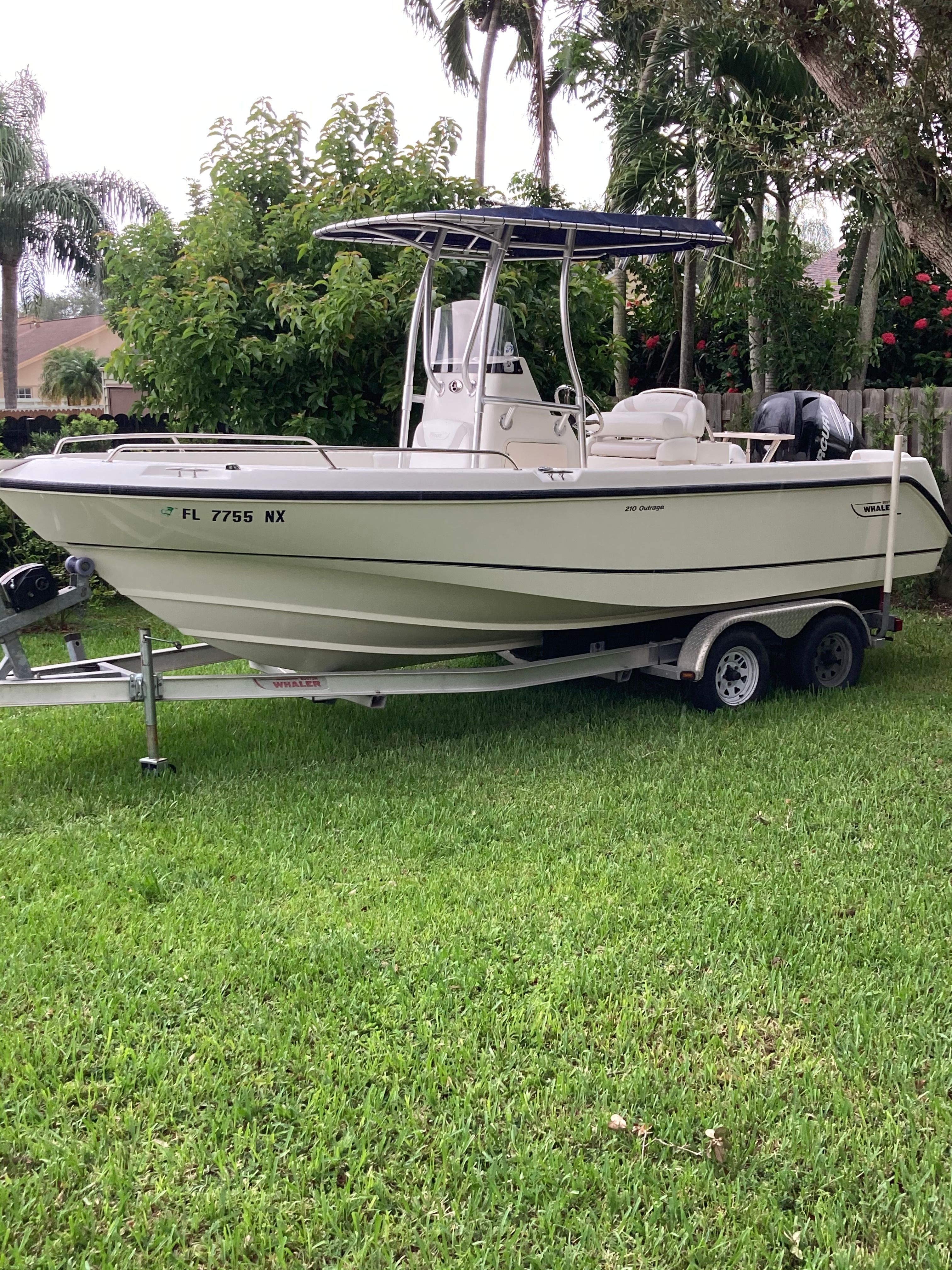 2008 Boston Whaler 210 Outrage
