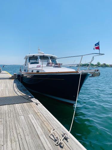 Sabre Sabre 42 Express Hdtp My 2004 Sabre 42 Hardtop Express yacht docked on a sunny day.