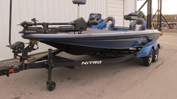 Nitro Z20 XL Pro 2025 Nitro Z20 XL Pro fishing boat with Garmin equipment on trailer.