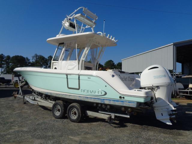 2019 Robalo R272 Center Console