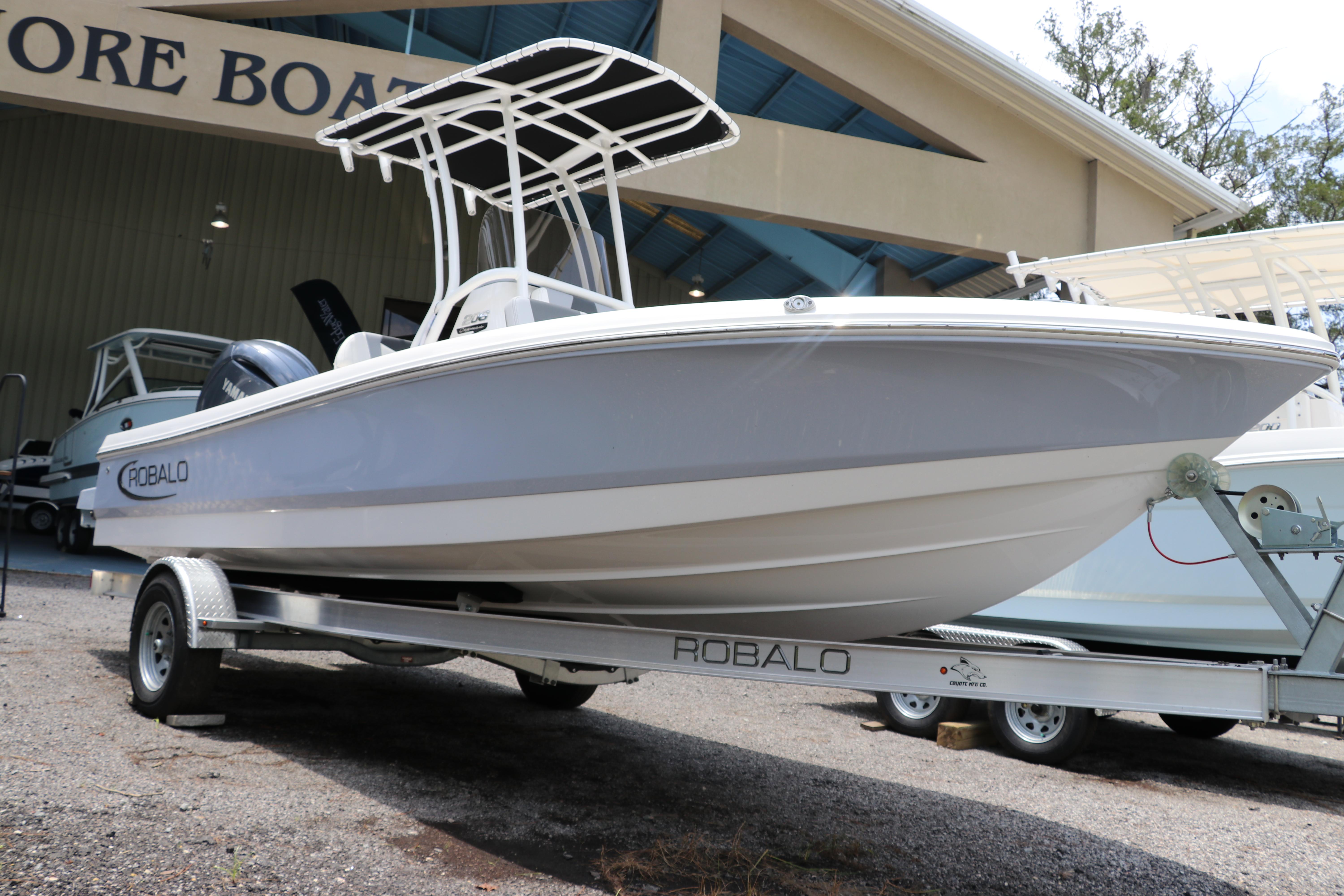 2025 Robalo 206 Cayman