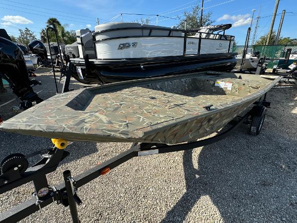 Tracker Grizzly 1648 Jon 2025 Tracker Grizzly 1648 Jon boat with camouflage design on a trailer.