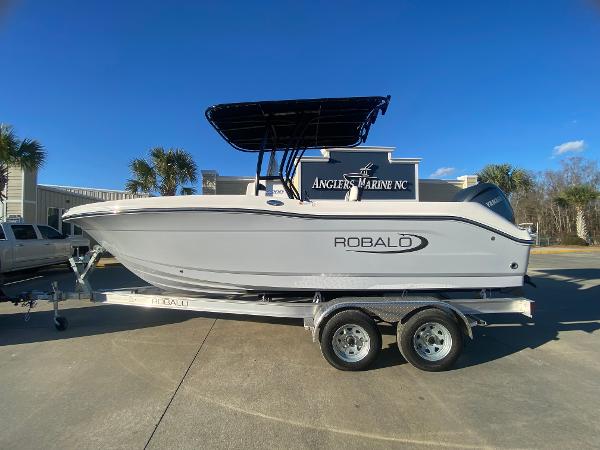 2024 Robalo R200 Center Console