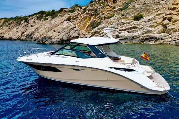 2019 Sea Ray 320 Sundancer