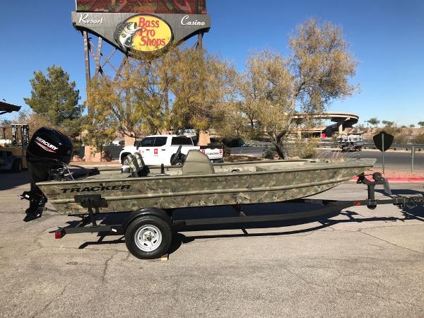 Tracker Grizzly 1754 SC 2024 Tracker Grizzly 1754 SC boat at Bass Pro Shops parking lot.