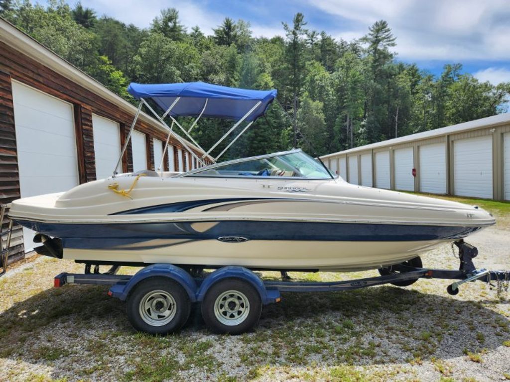 2004 Sea Ray 200 Sundeck