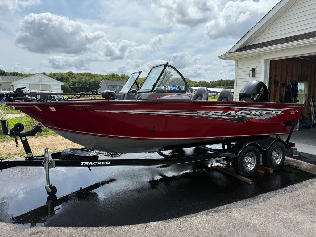 Tracker Targa V-18 WT
