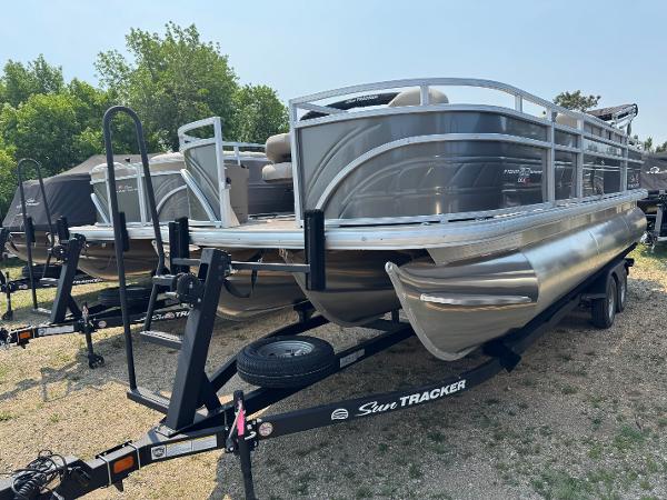 2025 Sun Tracker Fishin' Barge 22 XP3