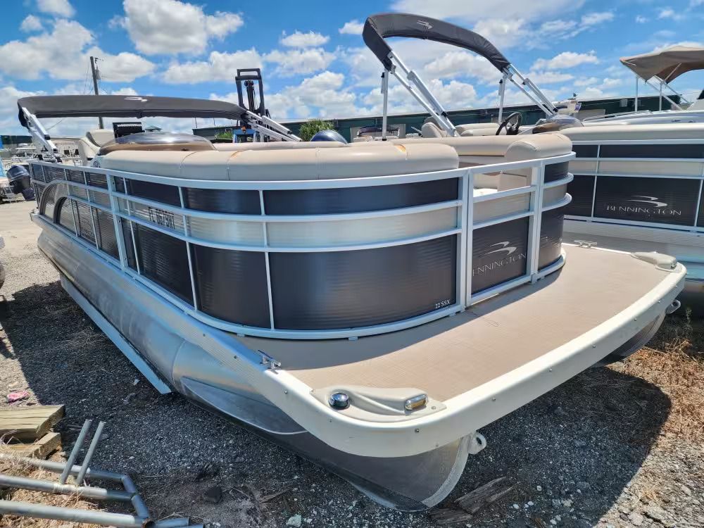 2017 Bennington 22 SSX