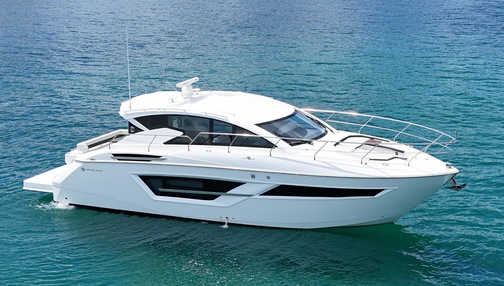 2019 Cruisers Yachts 46 Cantius