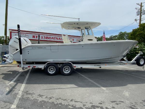 2025 Cobia 285 Center Console