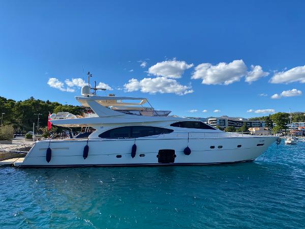 2008 Ferretti Yachts 780