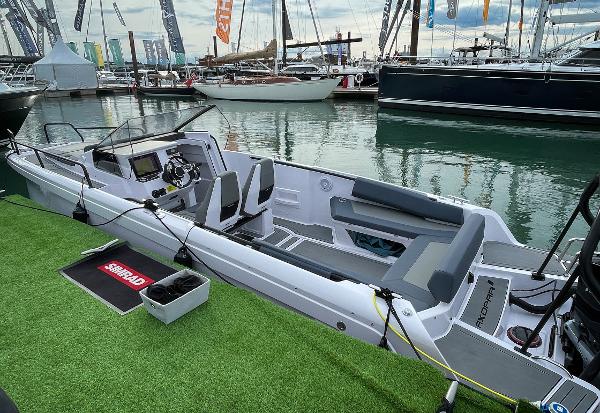 Axopar 25 Cross Bow