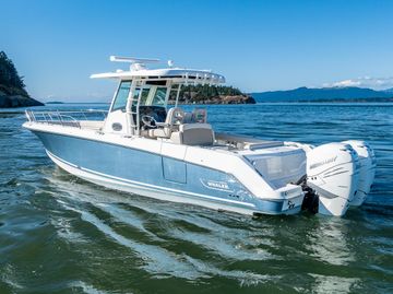 2017 Boston Whaler 330 Outrage