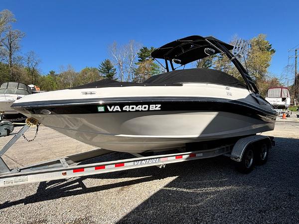 2012 Rinker Captiva 216 BR