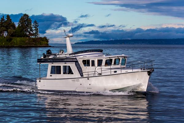 2025 Helmsman Trawlers 43E Pilot House