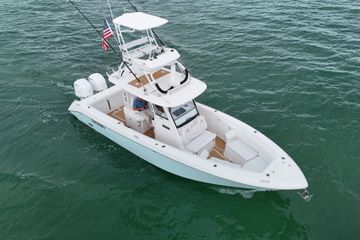 2018 Everglades 335 Center Console
