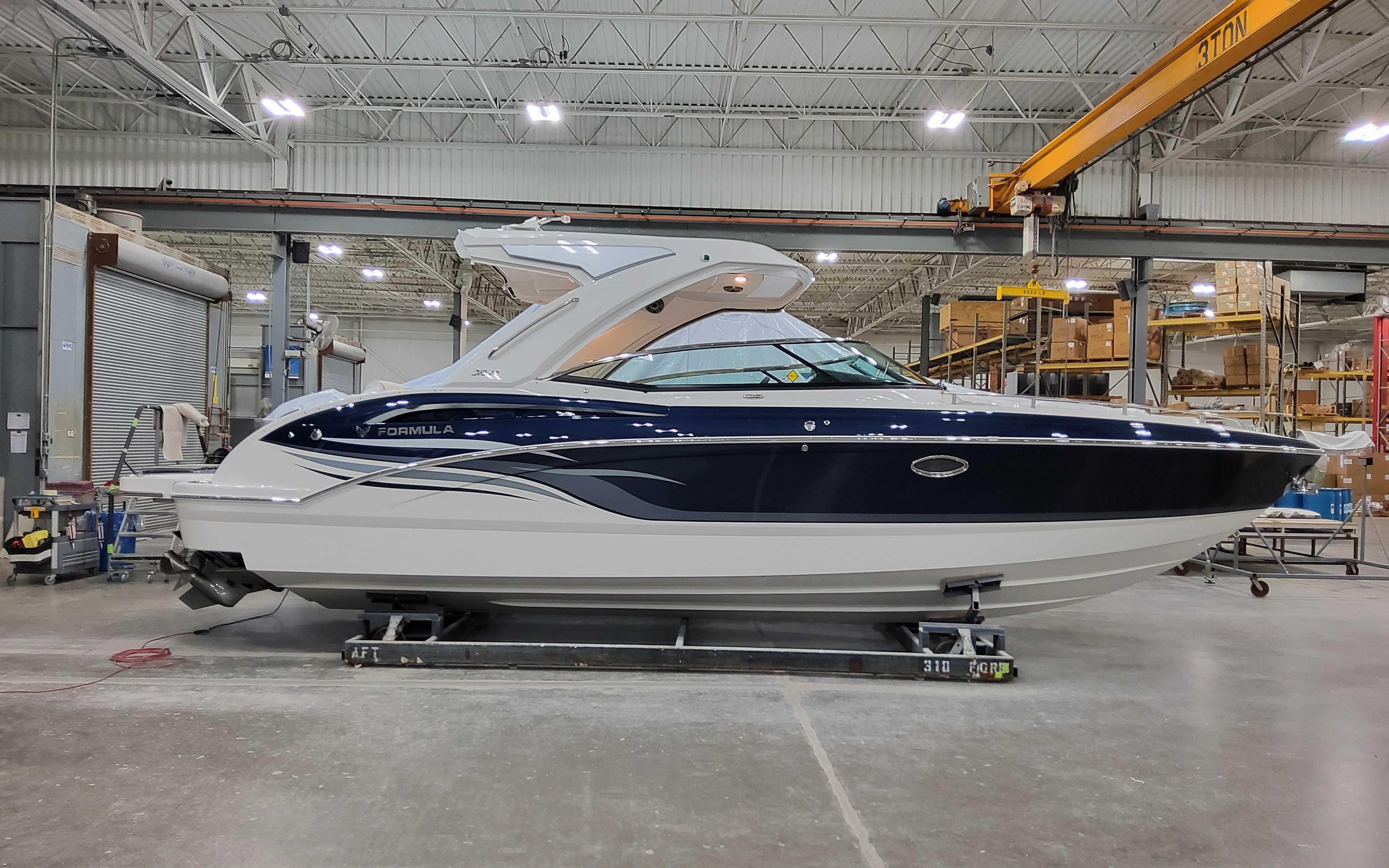 2025 Formula 310 Bowrider