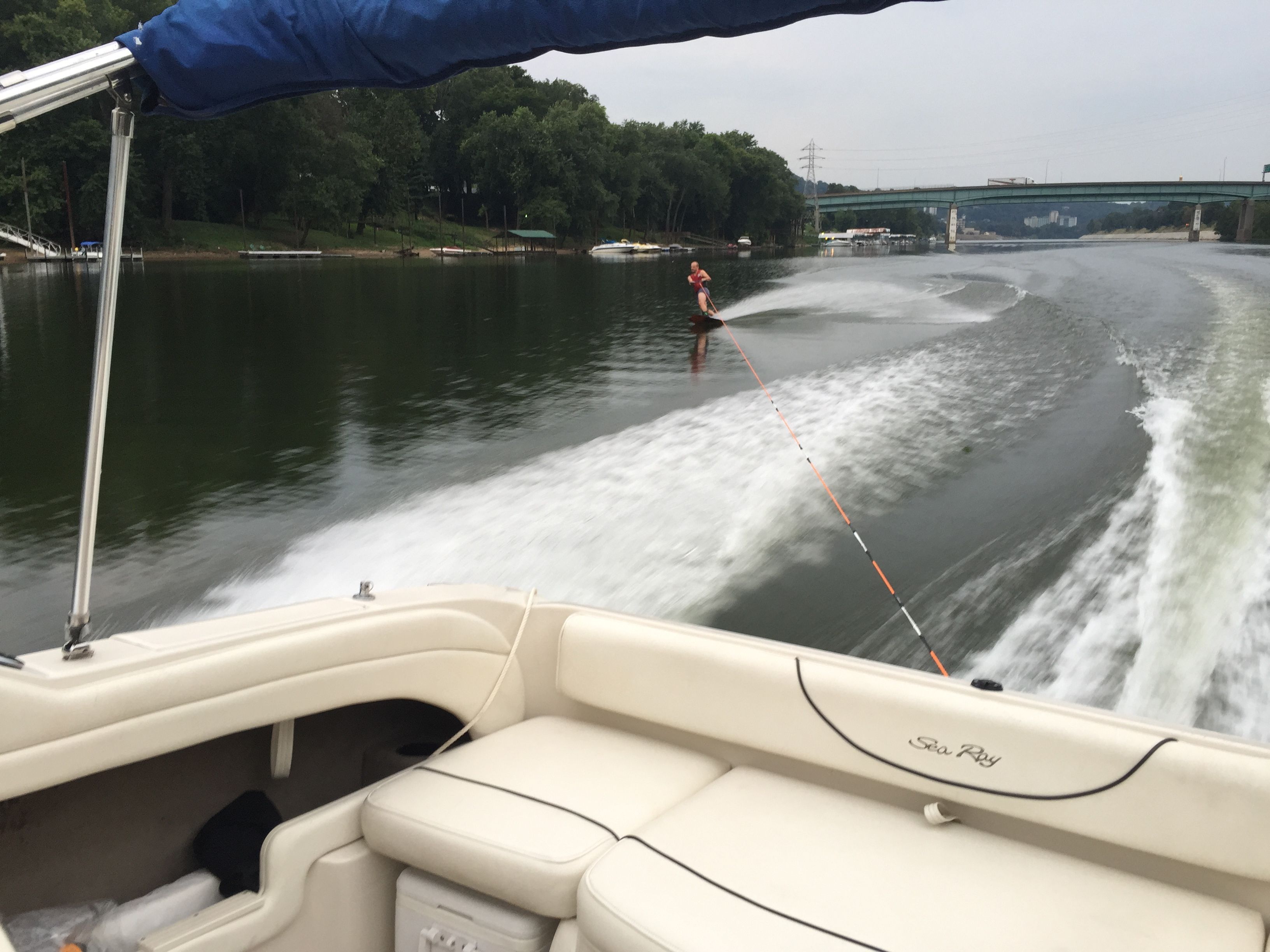 2004 Sea Ray 225 Weekender