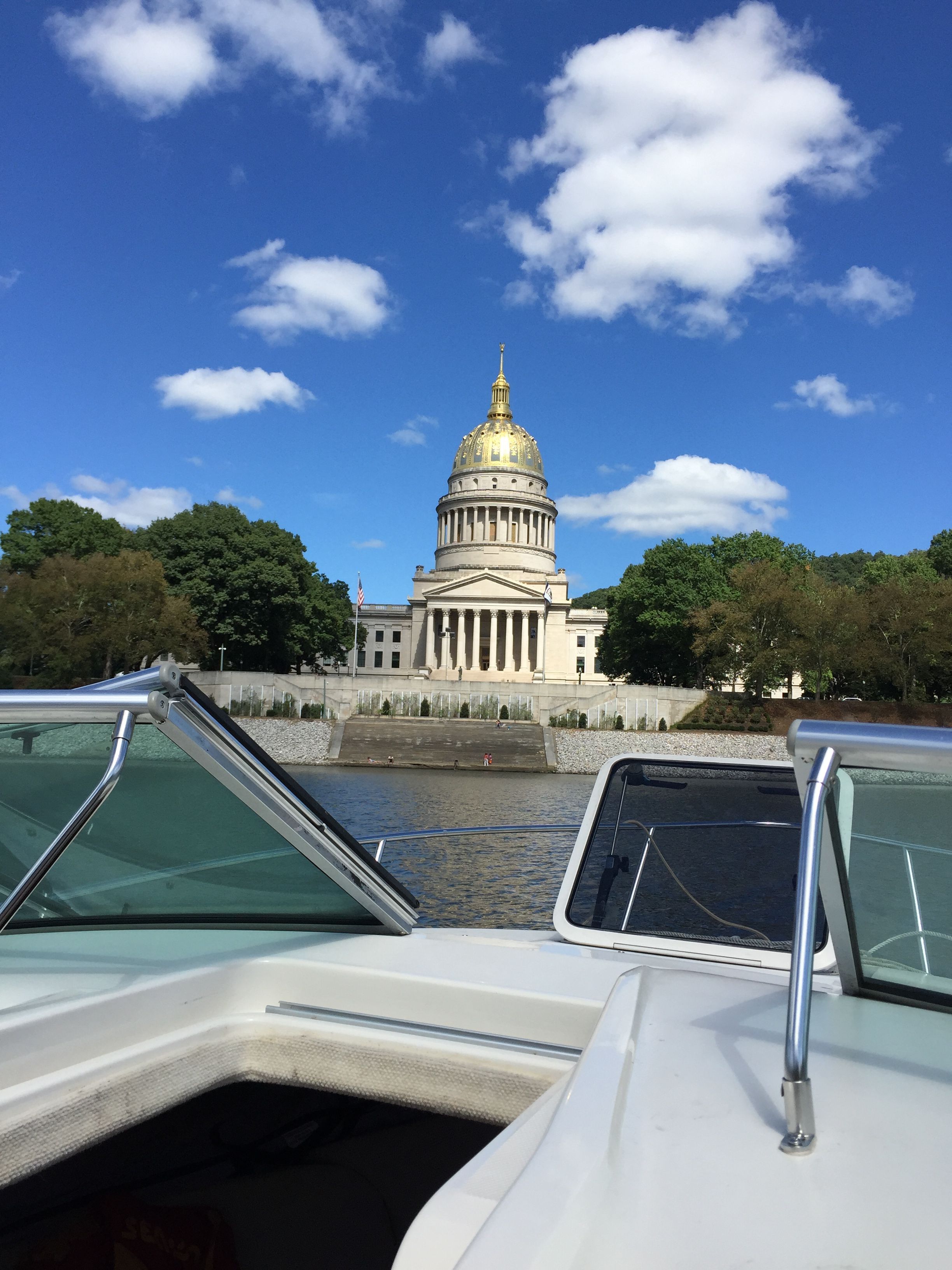 2004 Sea Ray 225 Weekender