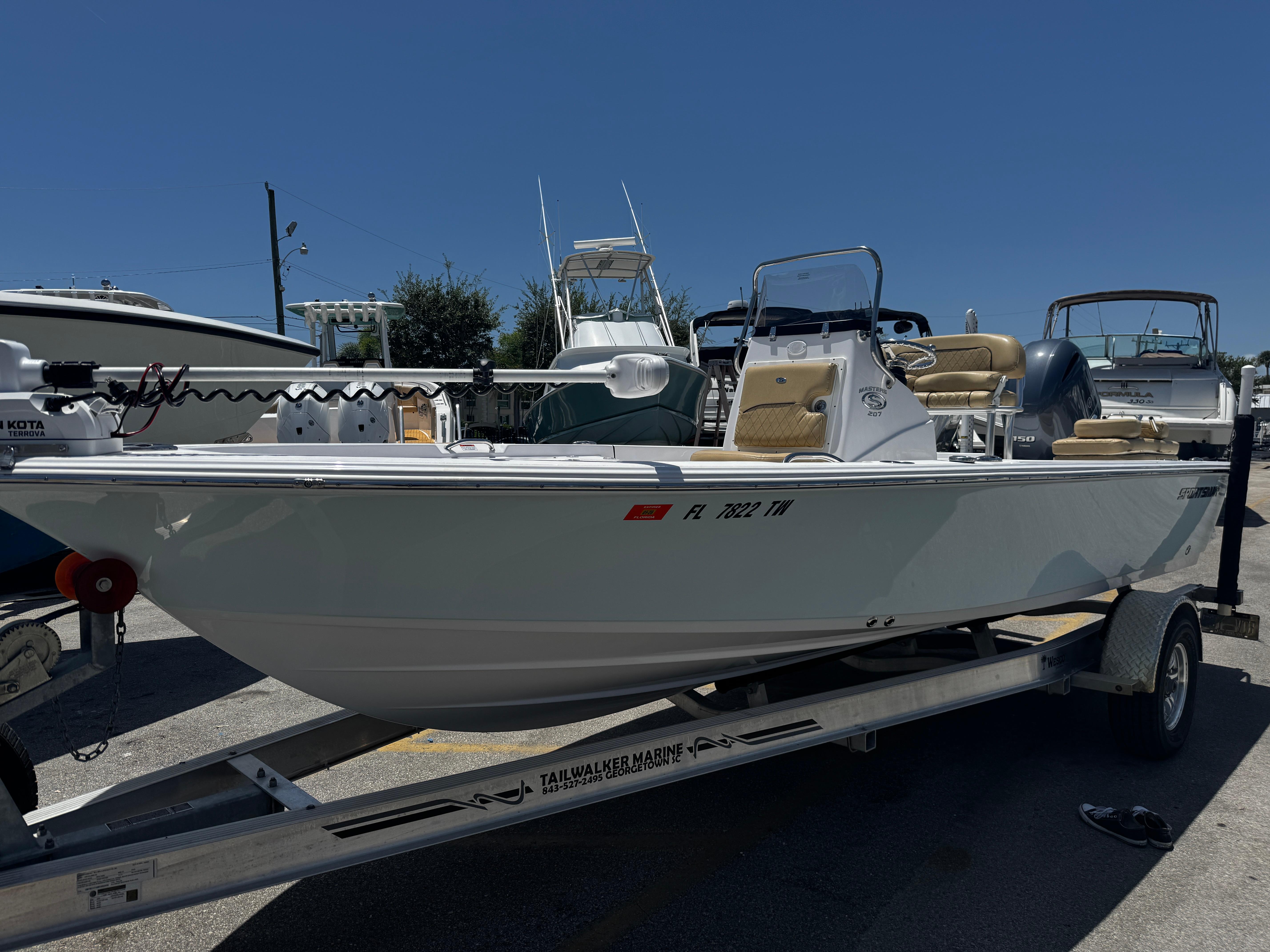 2021 Sportsman Masters 207 Bay Boat