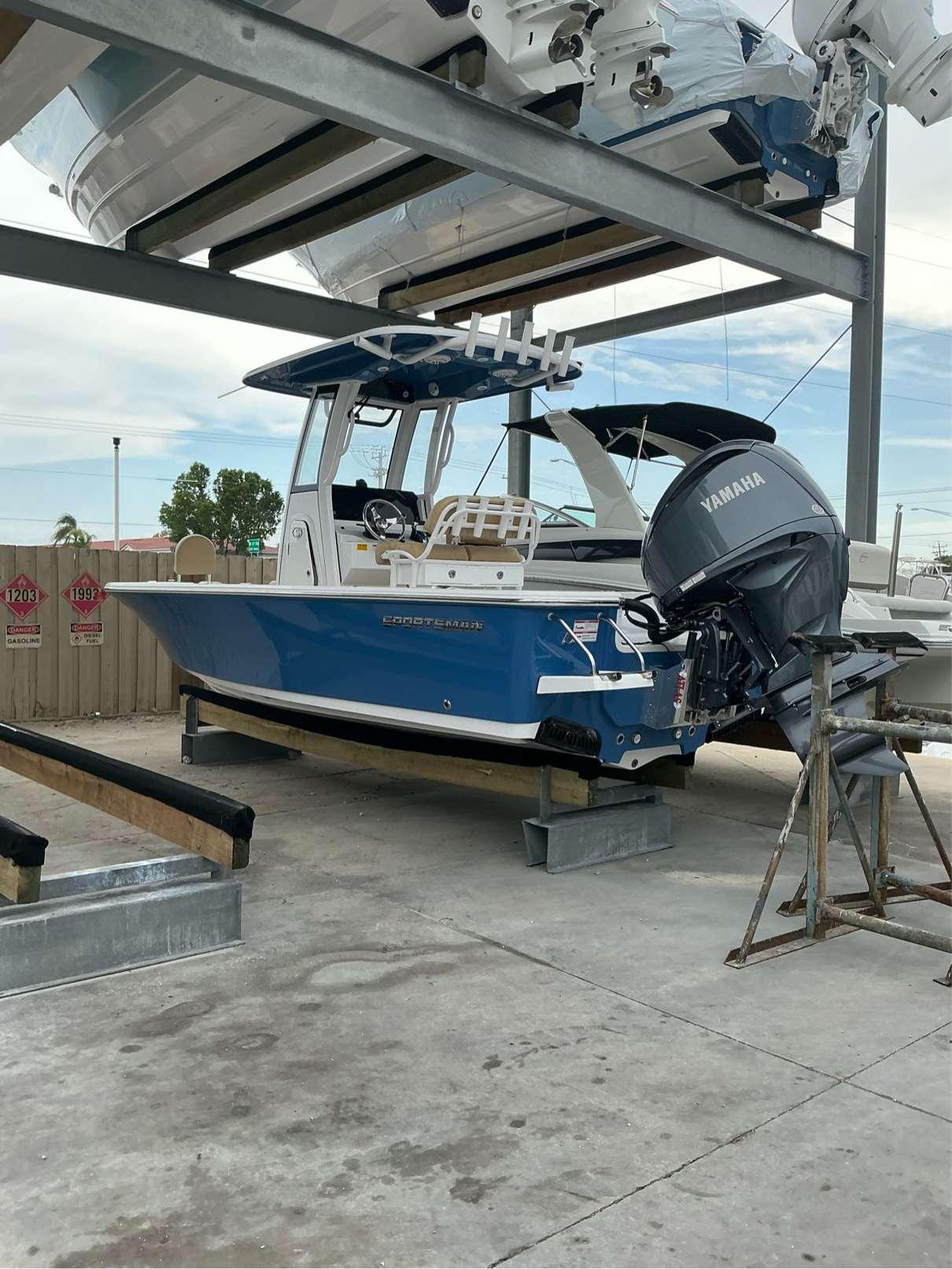 2025 Sportsman Masters 227 Bay Boat