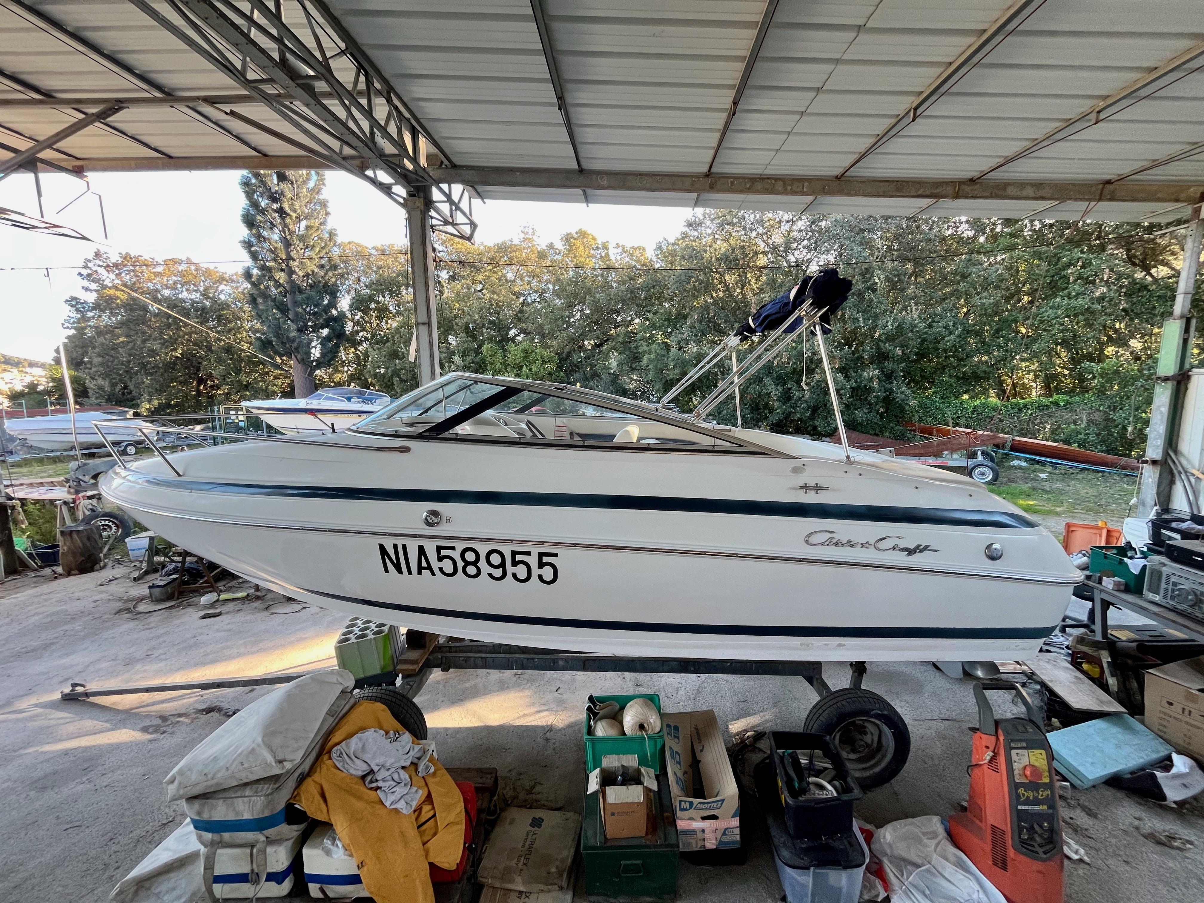 1999 Chris-Craft 210 Cuddy