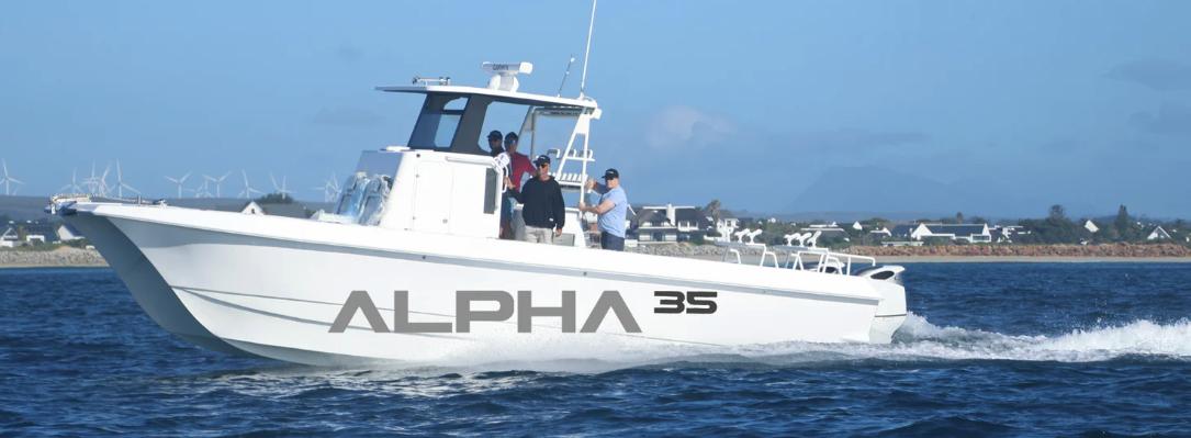 GECAT ALPHA 35 GECAT ALPHA 35 boat cruising on water, 2025 model, with passengers onboard.