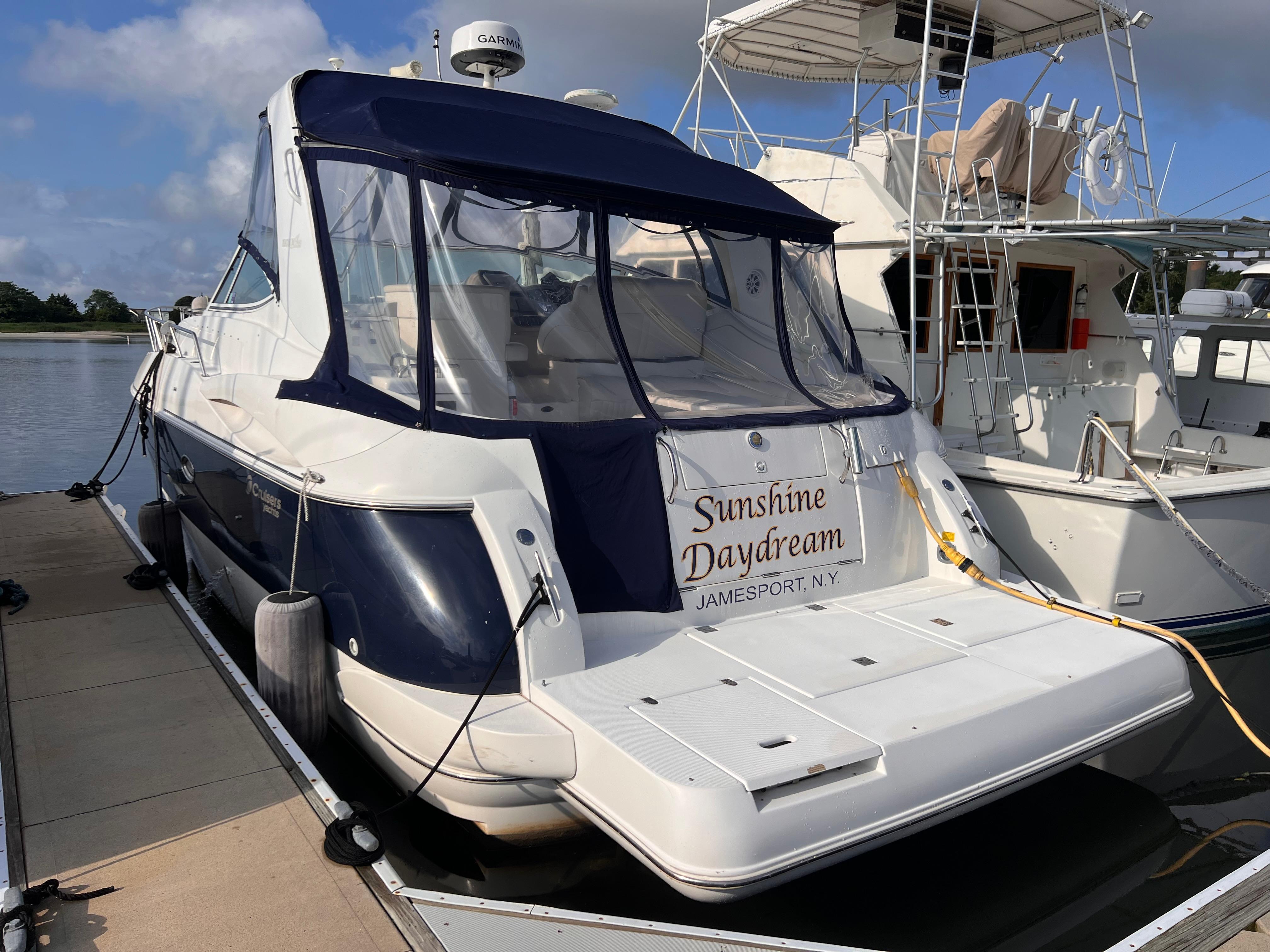 2002 Cruisers Yachts 3672 Express