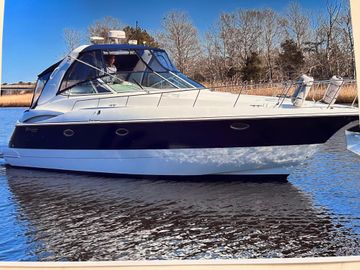 2002 Cruisers Yachts 3672 Express
