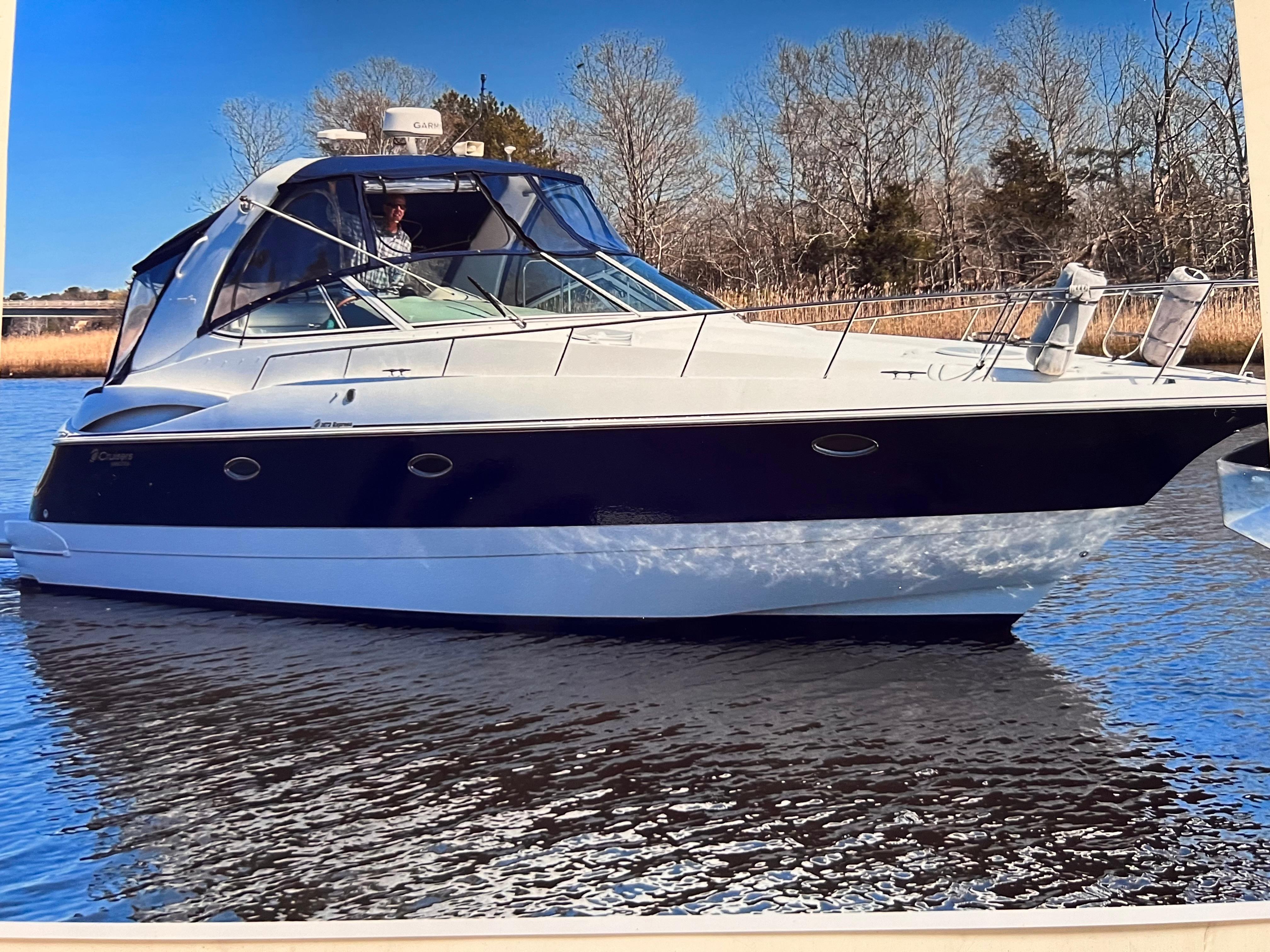 2002 Cruisers Yachts 3672 Express