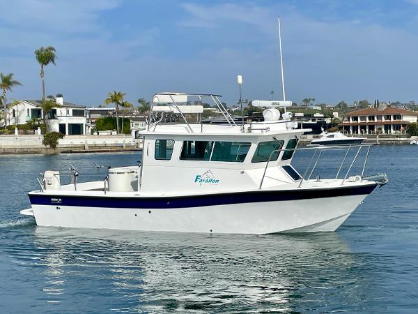 Farallon 2800 Whaleback Farallon 2800 Whaleback boat, 2012 model, cruising in a scenic waterfront area.