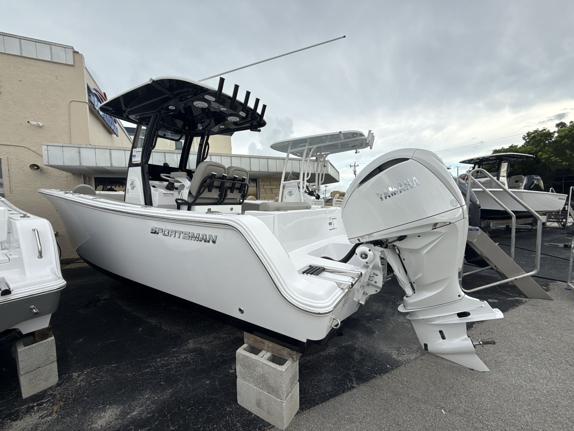 2025 Sportsman Open 232 Center Console