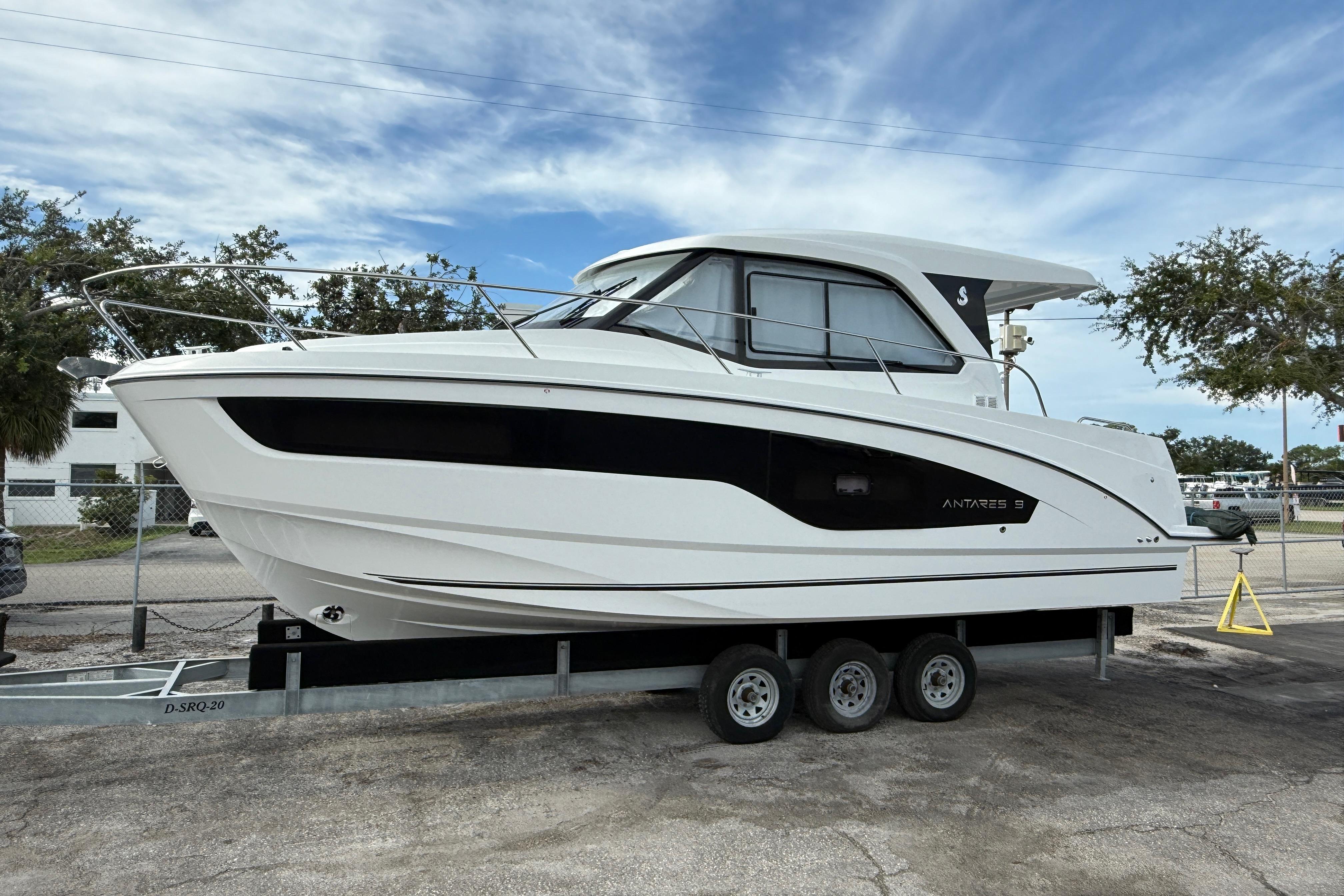 2026 Beneteau Antares 9 V2