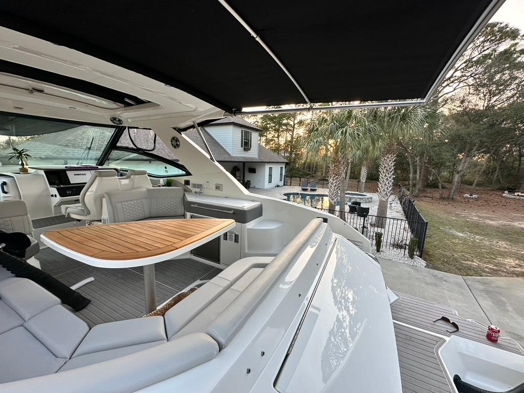 2024 Sea Ray 320 Sundancer