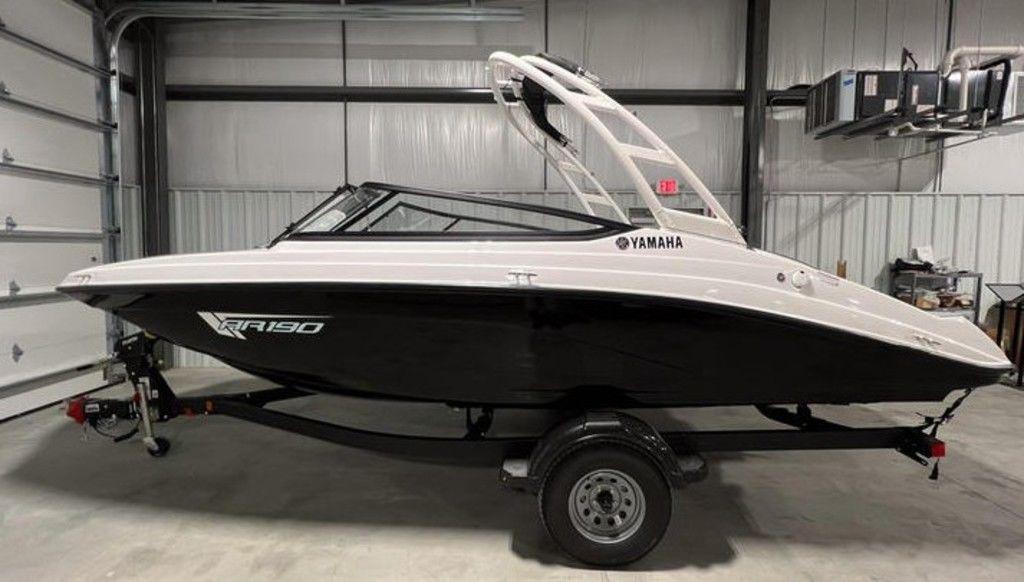 2025 Yamaha Boats AR190