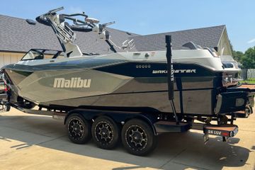 2023 Malibu 26 LSV