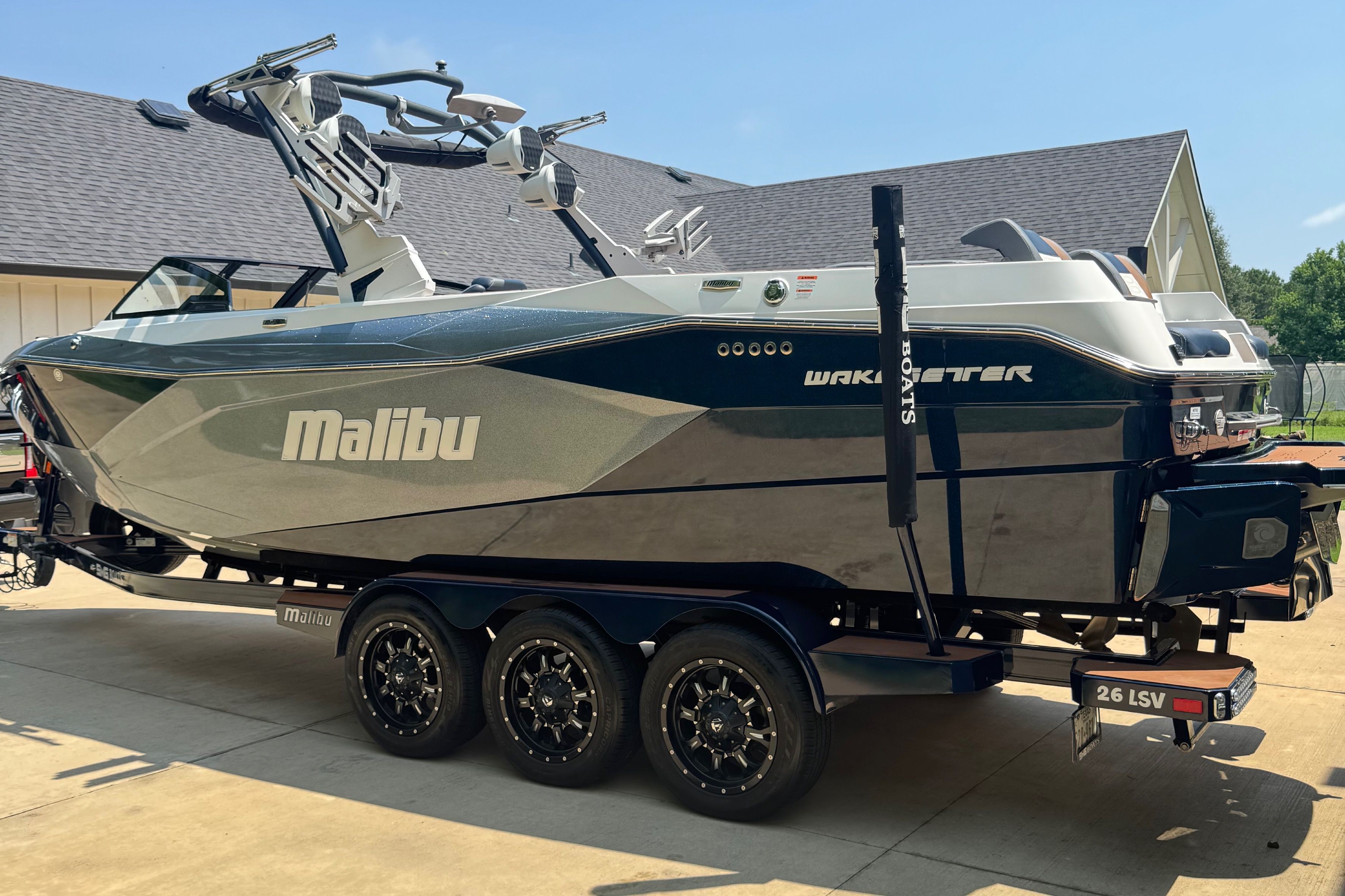 2023 Malibu 26 LSV