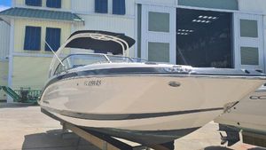 Chaparral Suncoast 250 Deluxe 2018 Chaparral Suncoast 250 Deluxe boat docked outside a large building.