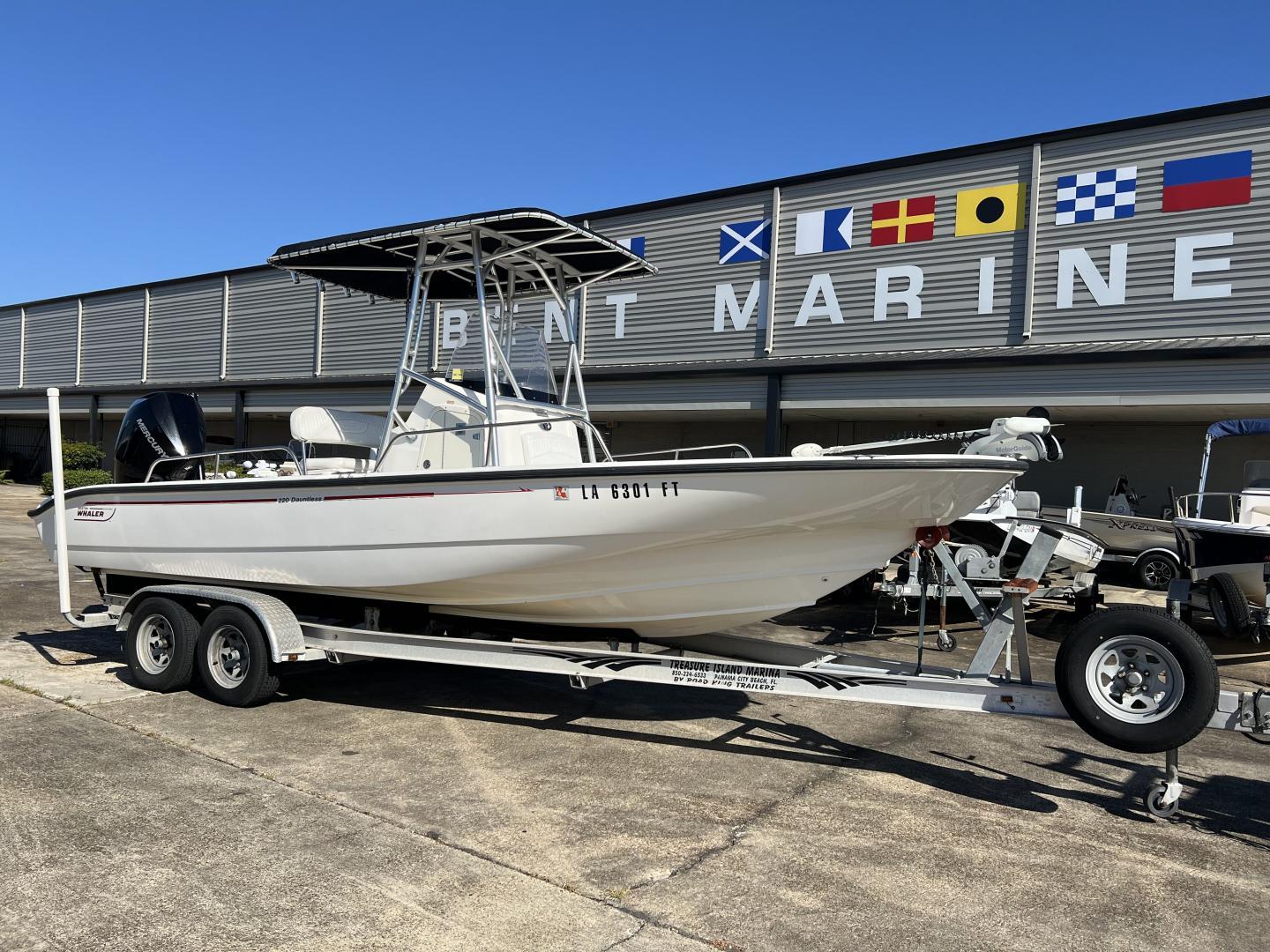 Boston Whaler 220 Dauntless