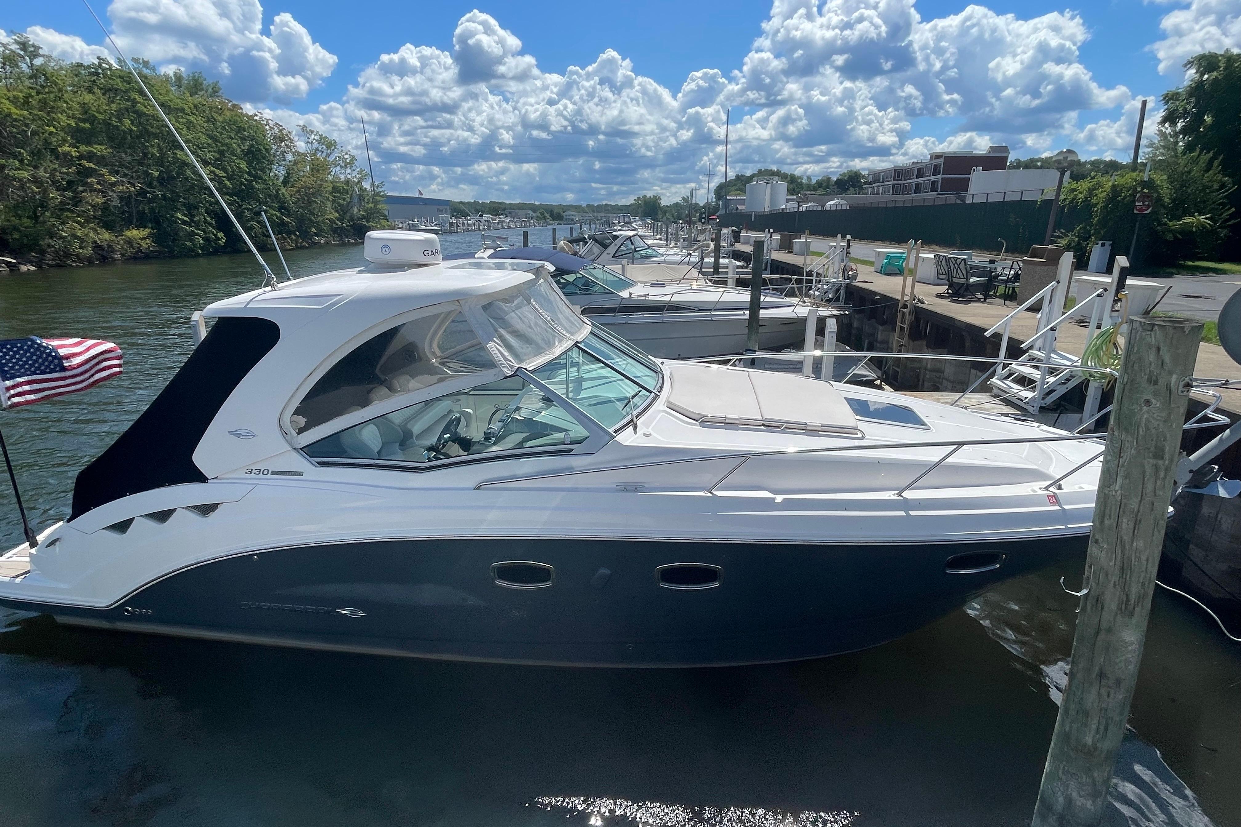 2017 Chaparral 330 Signature