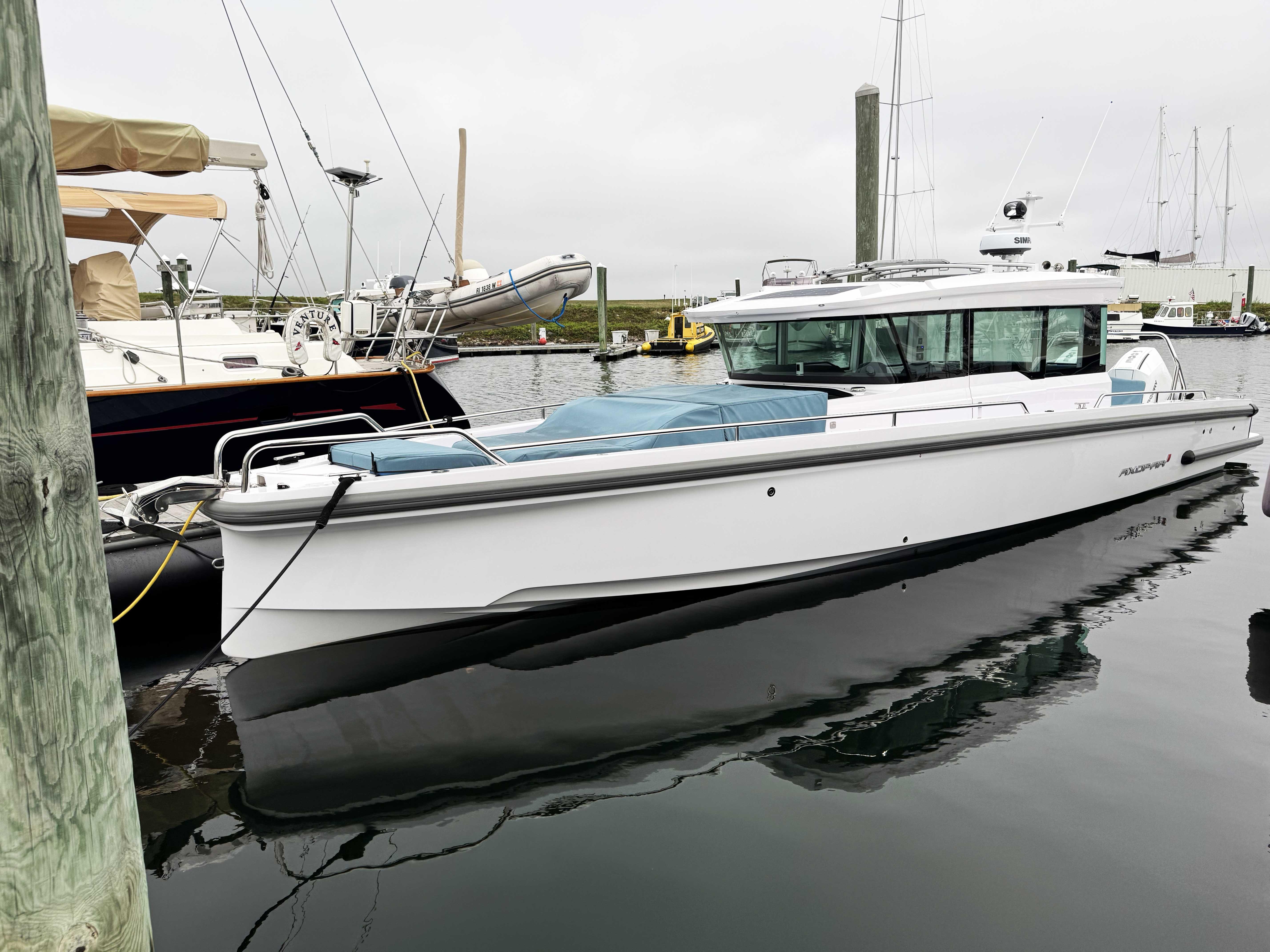 2024 Axopar 37 XC CROSS CABIN